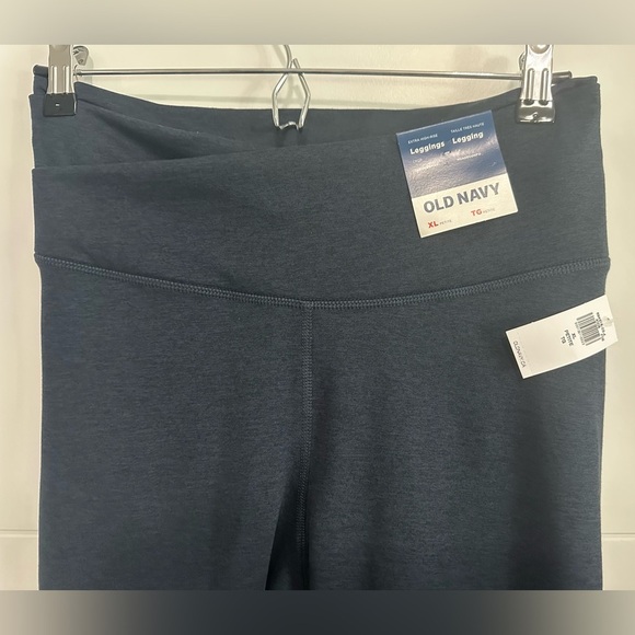 *NEW* Women’s Extra High-Waisted CloudComfy Crop Leggings- Size XL Petite - Picture 3 of 6